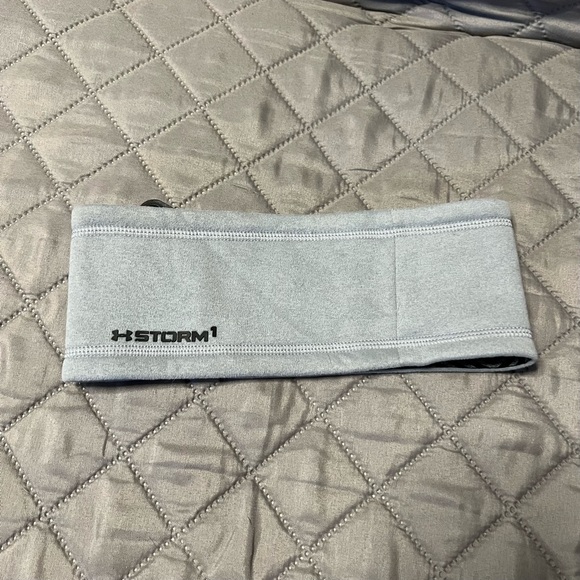 5/$100 Under Armour Grey Headband/Ear Warmer - Picture 2 of 3
